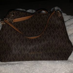 Jet Set Large Logo Chain Tote Bag